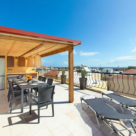 A Unique 3-4 Bedrooms House In Old Town *