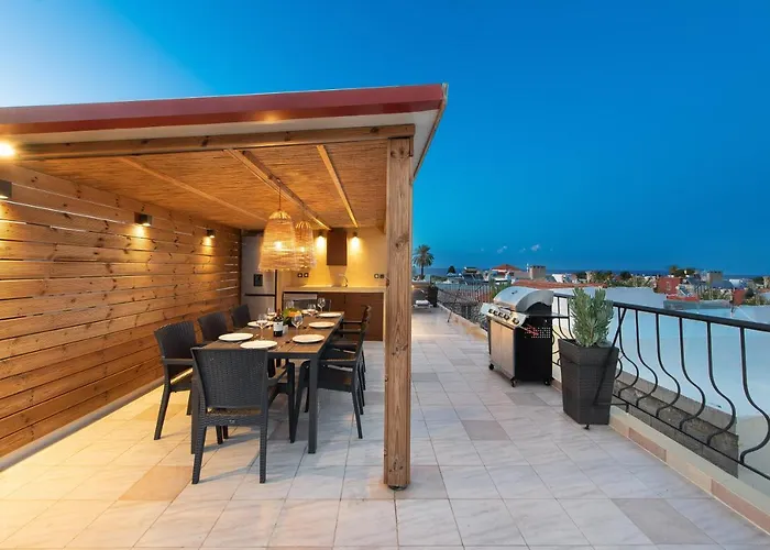 A Unique 3-4 Bedrooms House In Old Town *