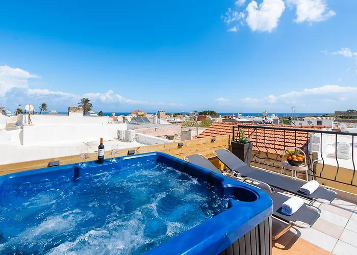 A Unique 3-4 Bedrooms House In Old Town *