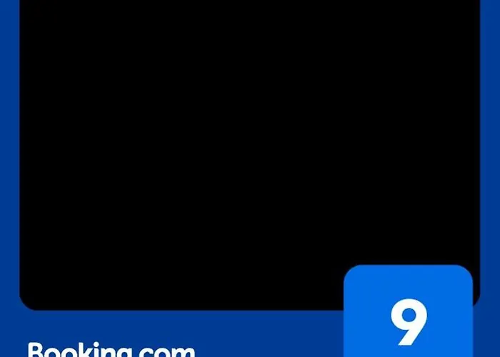 A Unique 3-4 Bedrooms House In Old Town