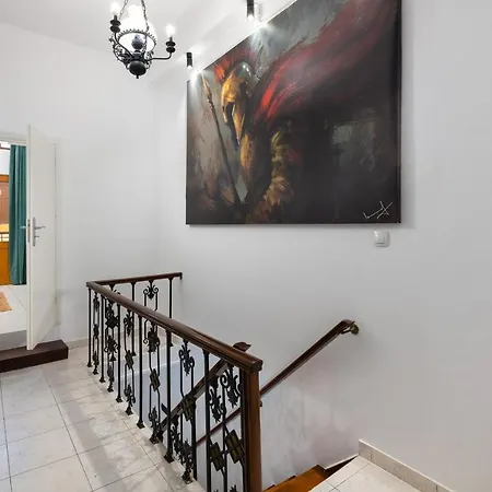 بيت للعطل A Unique 3-4 Bedrooms House In Old Town *