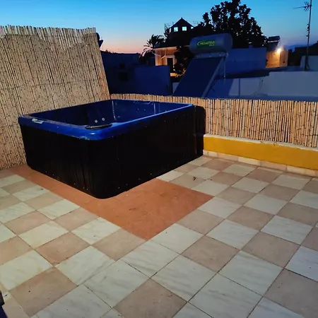 A Unique 3-4 Bedrooms House In Old Town *