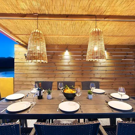 A Unique 3-4 Bedrooms House In Old Town Rhodes City