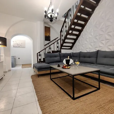 A Unique 3-4 Bedrooms House In Old Town Hébergement de vacances Rhodes City