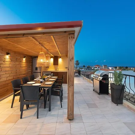 A Unique 3-4 Bedrooms House In Old Town *